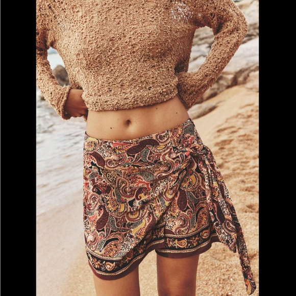 PRINTED SKORT WITH KNOT - Picture 3 of 6